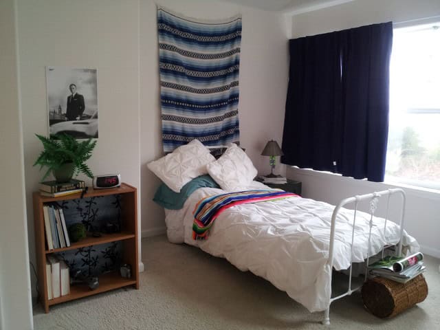 18 Very Cool Industrial Teen Room Design Ideas 13