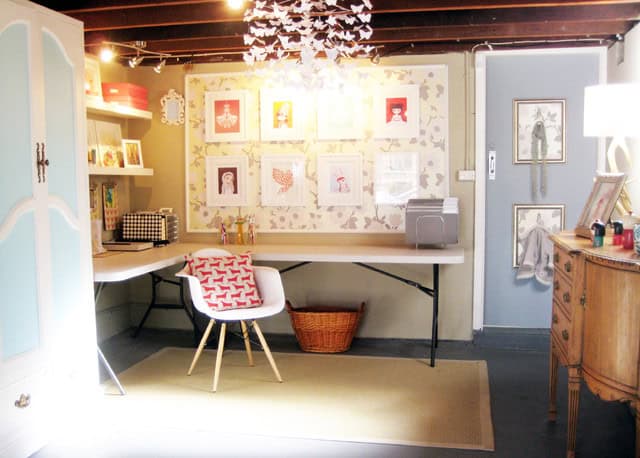 25 Amazing and Practical Craft Room Design Ideas 14