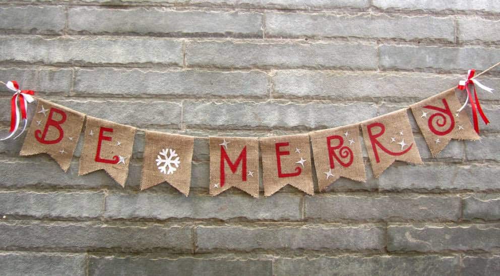 BE MERRY Sparkling Christmas Burlap Banner 15 Creative Christmas Banner Ideas (11)