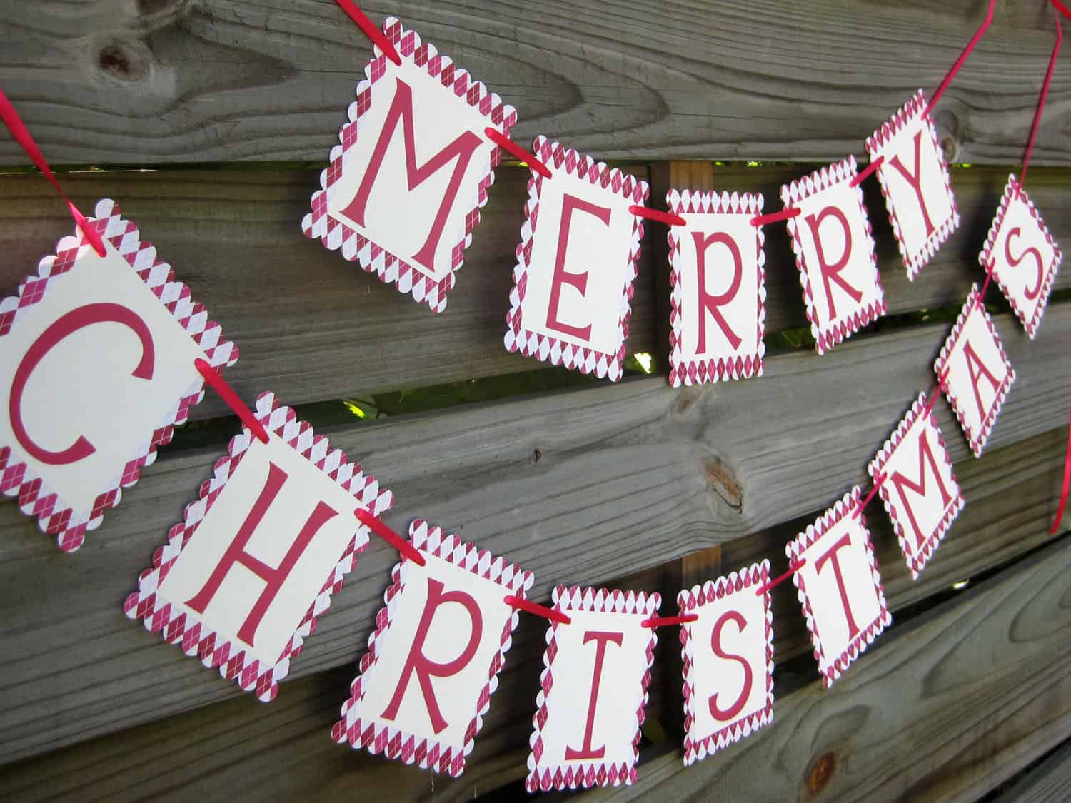 Merry Christmas Banner in Pink 15 Creative Christmas Banner Ideas (9)