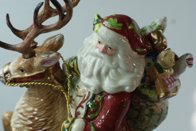 16 Shapely Christmas Figurine Decorations