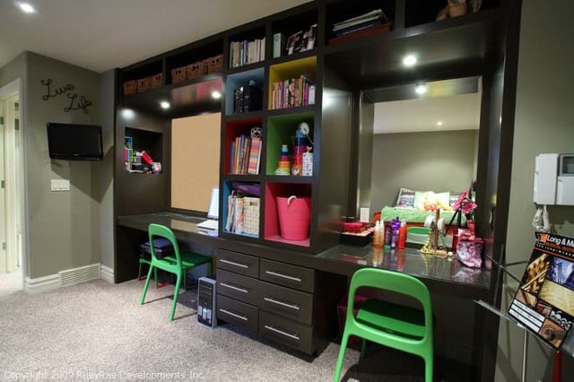 25 Amazing and Practical Craft Room Design Ideas 16