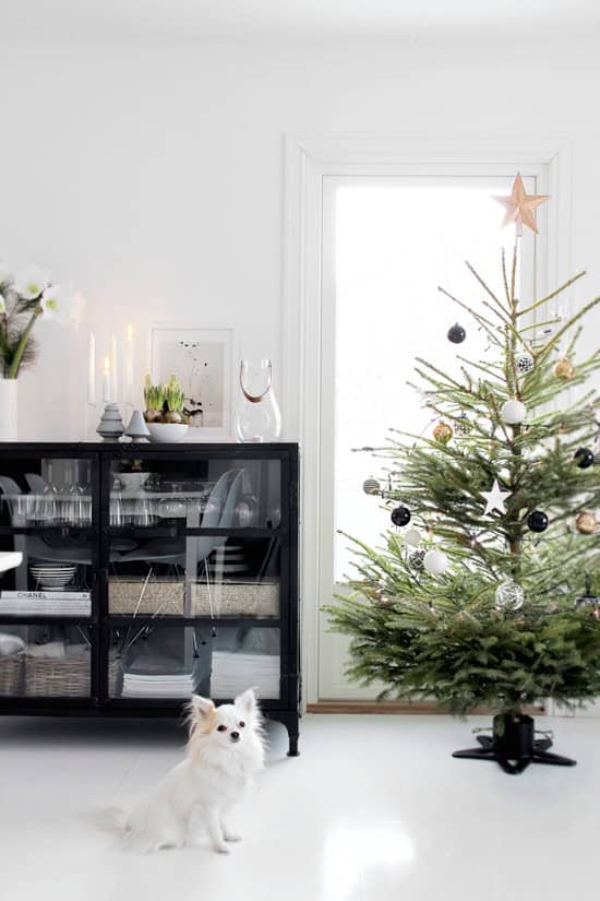 33 The Most Alluring DIY Scandinavian Christmas Decoration Ideas 18