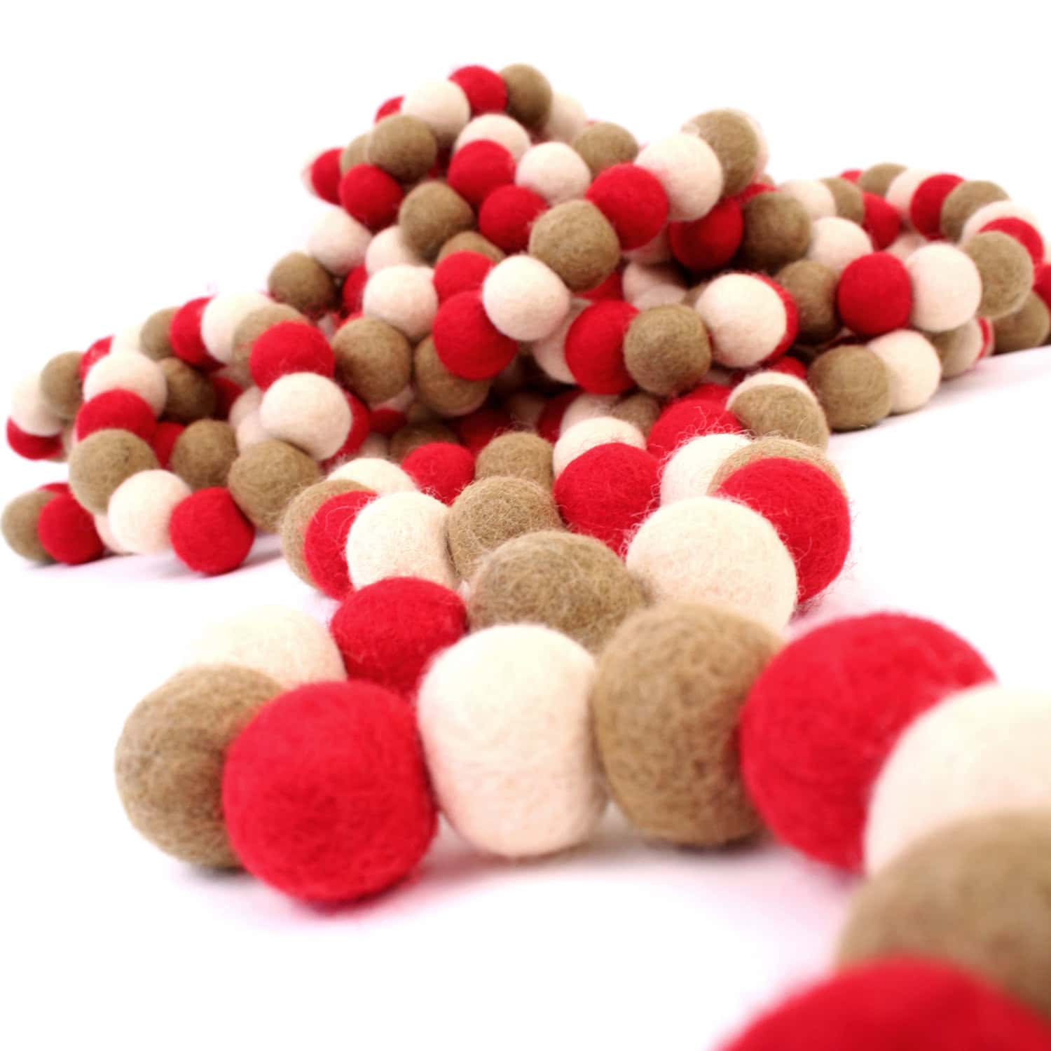 18 Creative Handmade Christmas Garland Examples