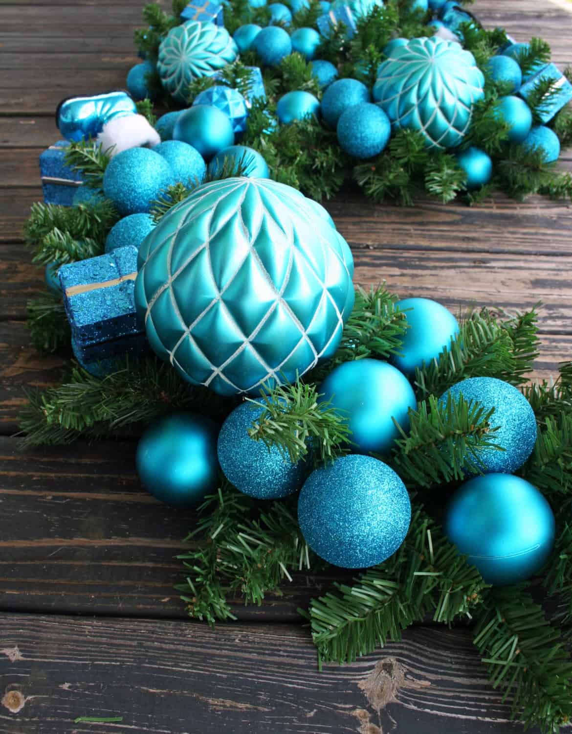 18 Creative Handmade Christmas Garland Examples