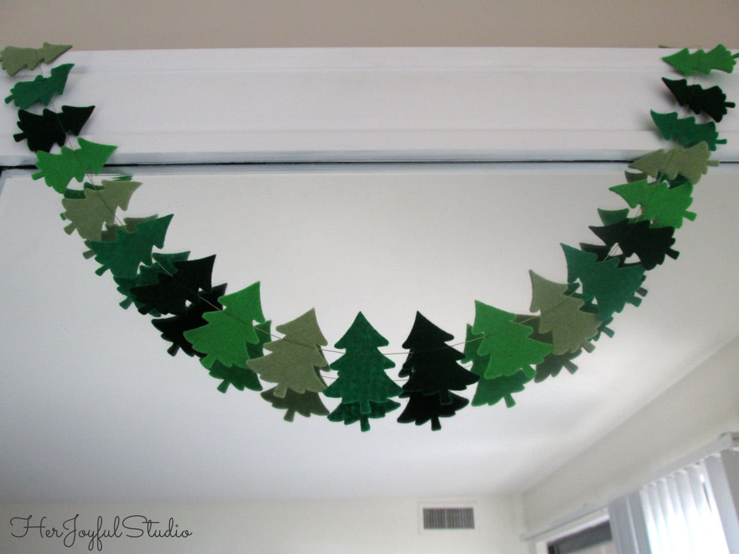 18 Creative Handmade Christmas Garland Examples