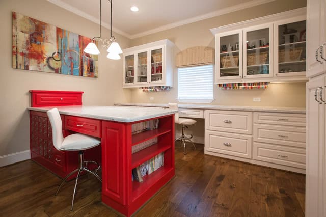 25 Amazing and Practical Craft Room Design Ideas 18