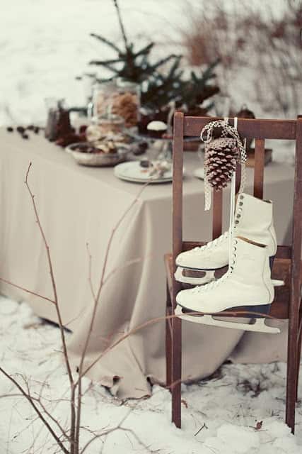 35 Amazing Vintage Ski and Ice Skates Decorations