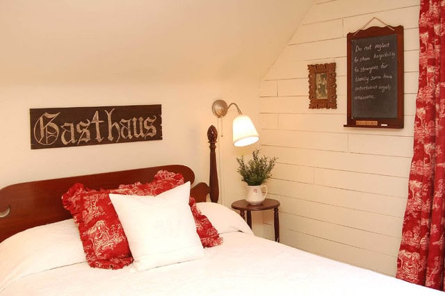 26 Brilliant Bedroom Designs Ideas with Sloped Ceiling 19