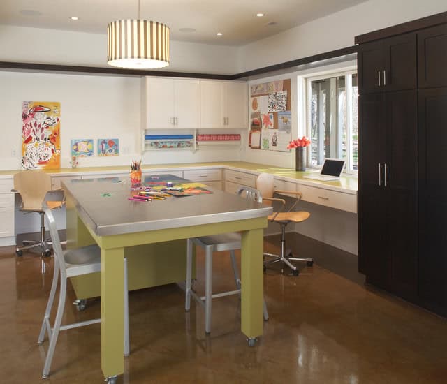 25 Amazing and Practical Craft Room Design Ideas 19