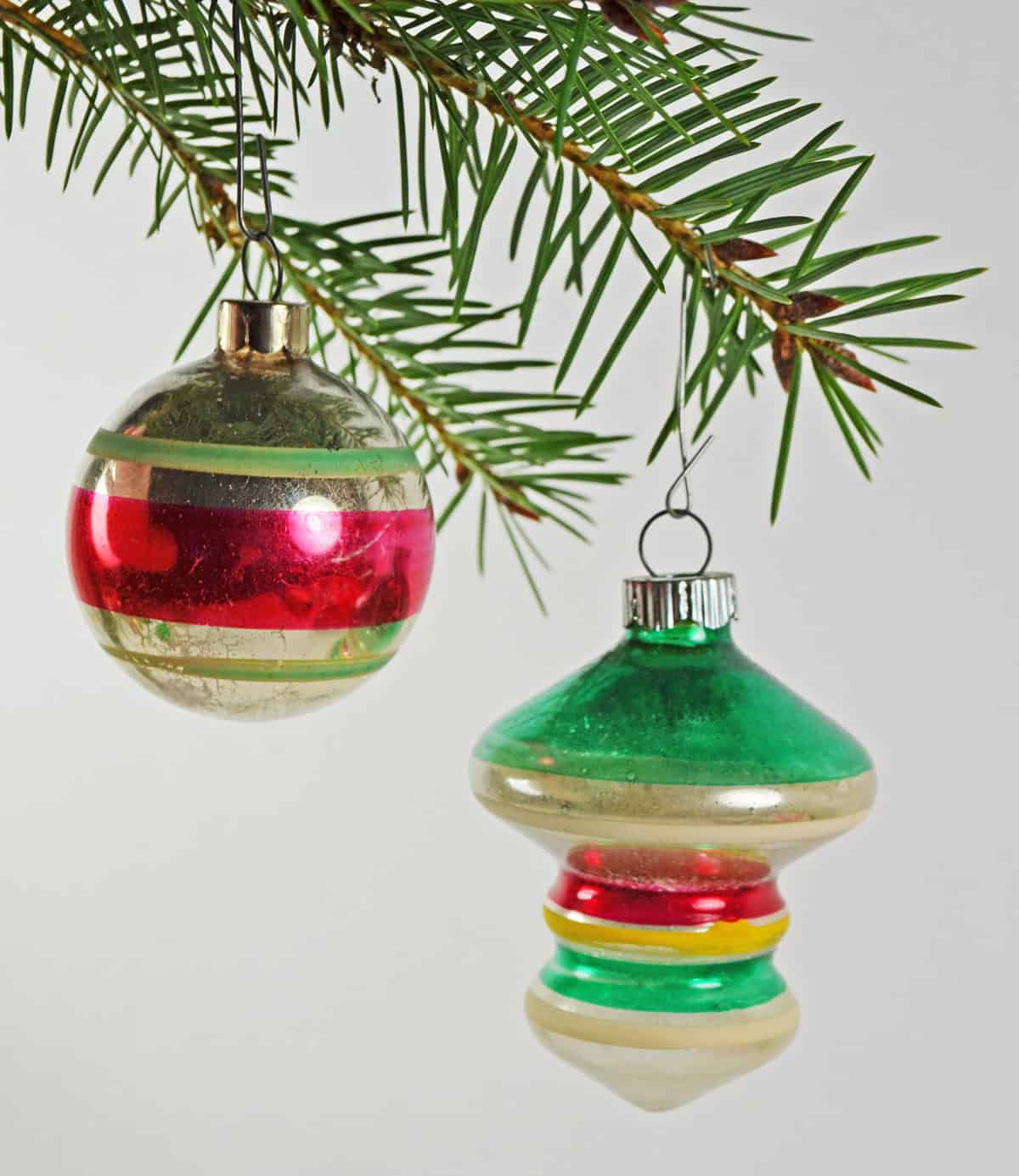 Mid Century Classic Mod Stripped Glass Christmas Ornaments 20 Charming Vintage Christmas Decorations (10)