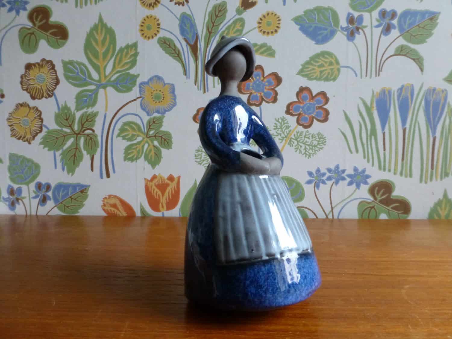 vintage pixie sprite Christmas package tie 20 Charming Vintage Christmas Decorations (20)