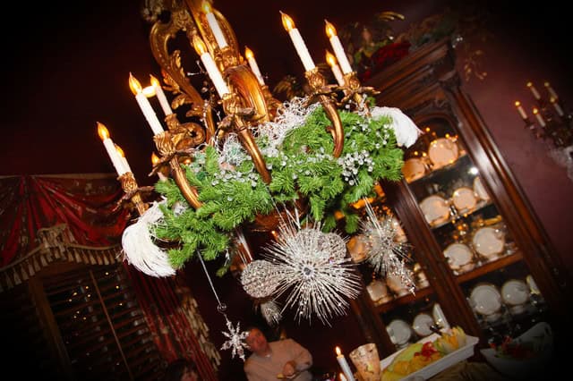 32 Irresistible Christmas Decorating Ideas for Magical Ambience 21
