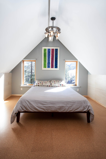 26 Brilliant Bedroom Designs Ideas With Sloped Ceiling - Paint Ideas For Sloped Ceilings
