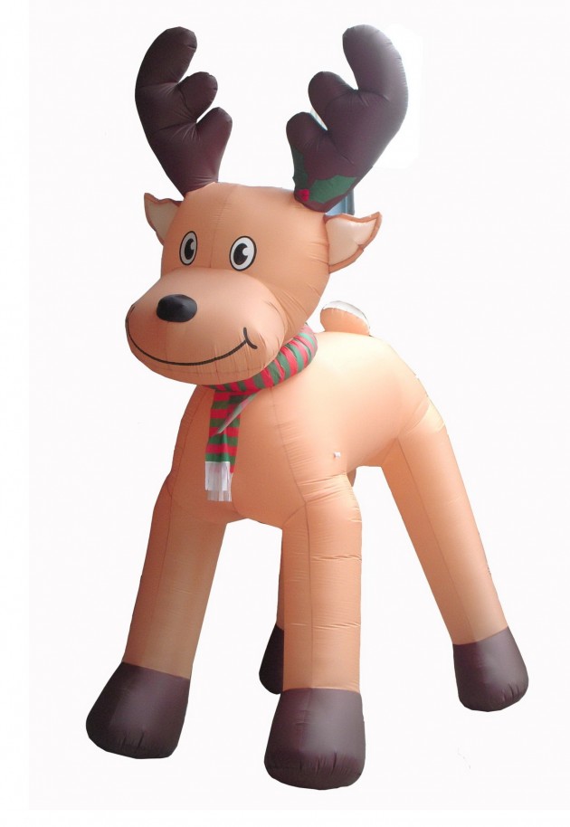 22 Funny Inflatable Christmas Decorations (12)