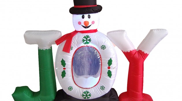 21 Funny Inflatable Christmas Decorations