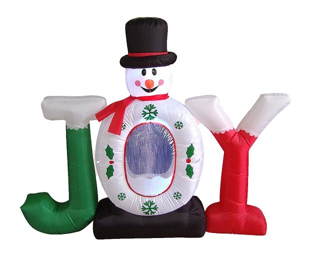 22 Funny Inflatable Christmas Decorations (19)