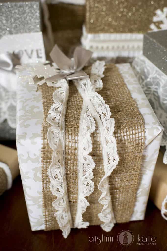33 Adorable Burlap Christmas Gifts Wrapping Ideas 22