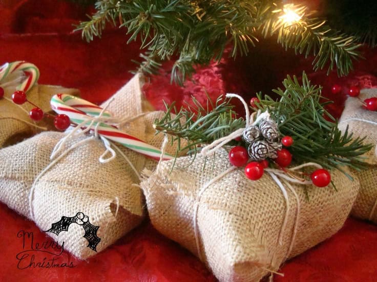 33 Adorable Burlap Christmas Gifts Wrapping Ideas 2