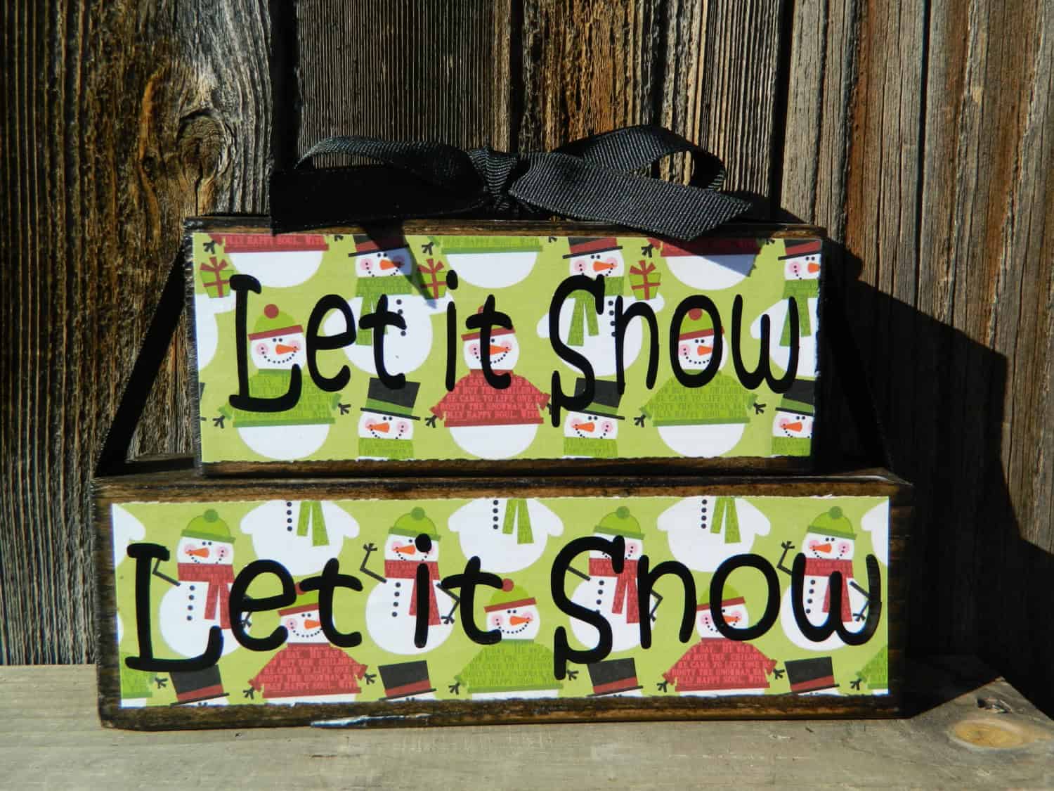 “Let it Snow, Let it Snow” wood blocks 25 Creative Christmas Sign Decorations (21)