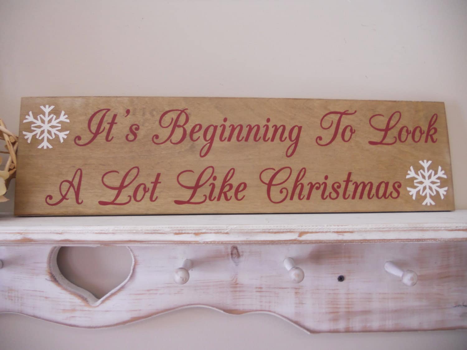 “It’s beginning to look a lot like Christmas” Christmas Sign 25 Creative Christmas Sign Decorations (9)