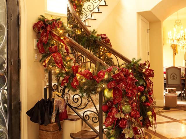 32 Irresistible Christmas Decorating Ideas for Magical Ambience 30