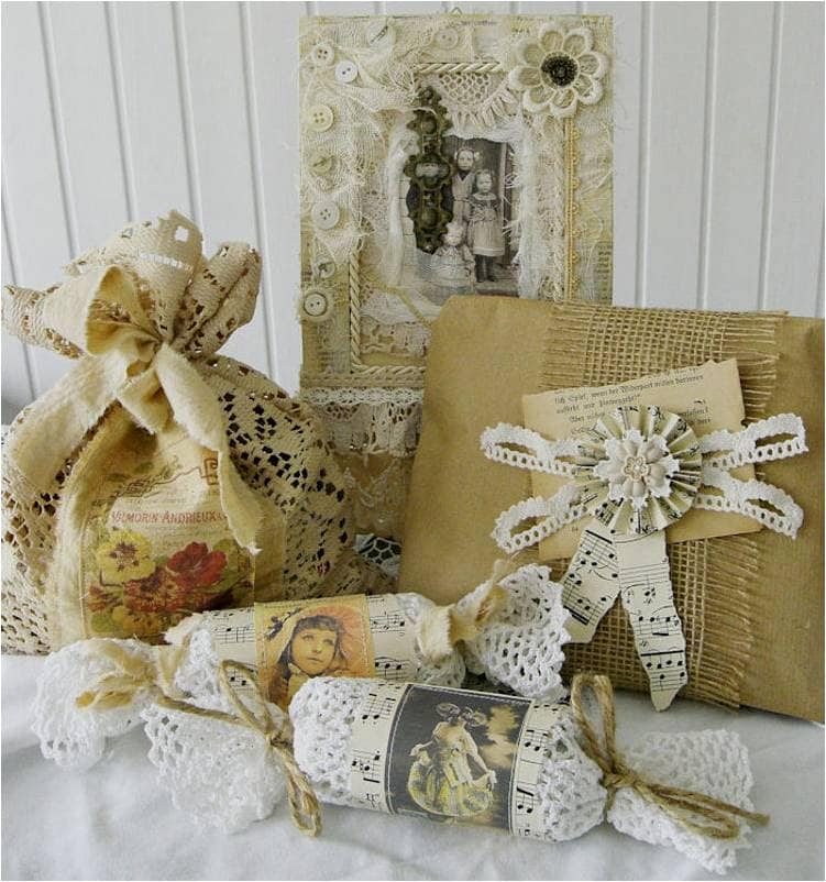 33 Adorable Burlap Christmas Gifts Wrapping Ideas 31