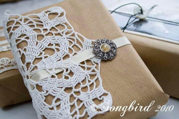 33 Adorable Burlap Christmas Gifts Wrapping Ideas 5