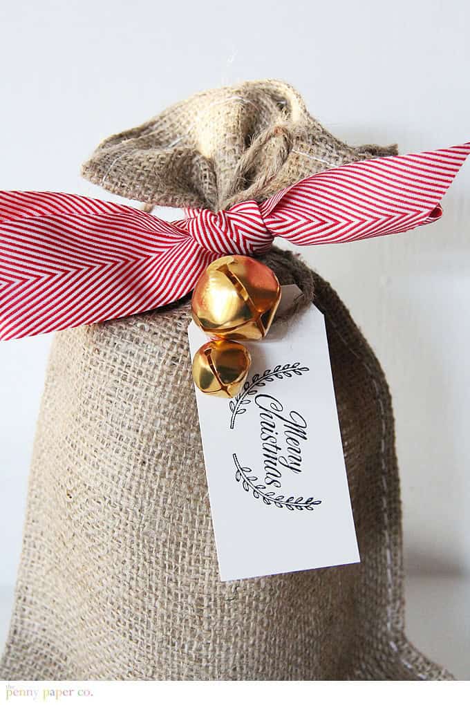 33 Adorable Burlap Christmas Gifts Wrapping Ideas 9
