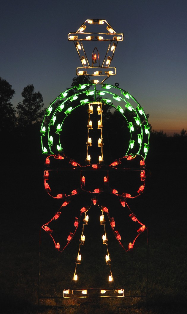 A Large Collection of Outdoor Christmas Light Displays (15)