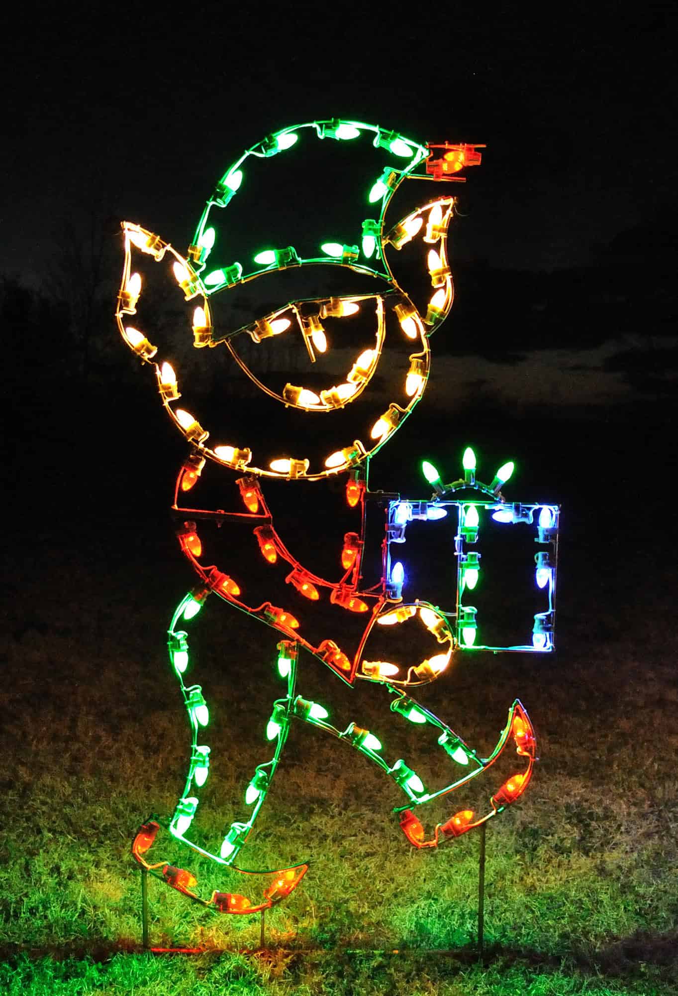Elf – Santa’s Helper Light A Large Collection of Outdoor Christmas Light Displays (26)