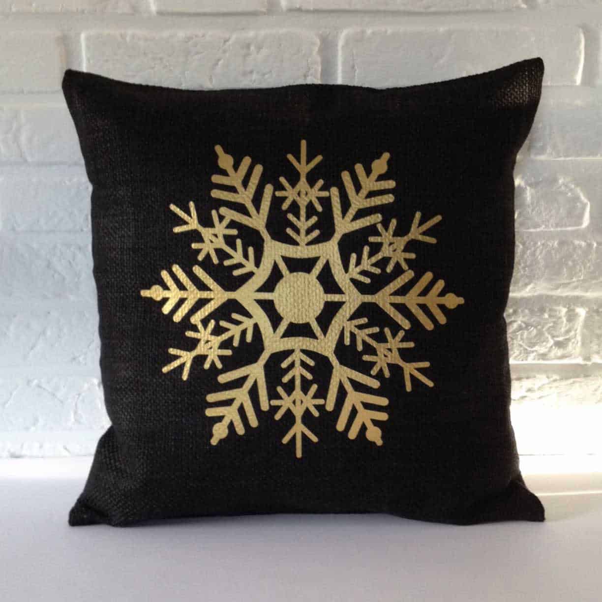 Snowflake Pillow case Another Collection of 17 Christmas Pillow Designs (10)