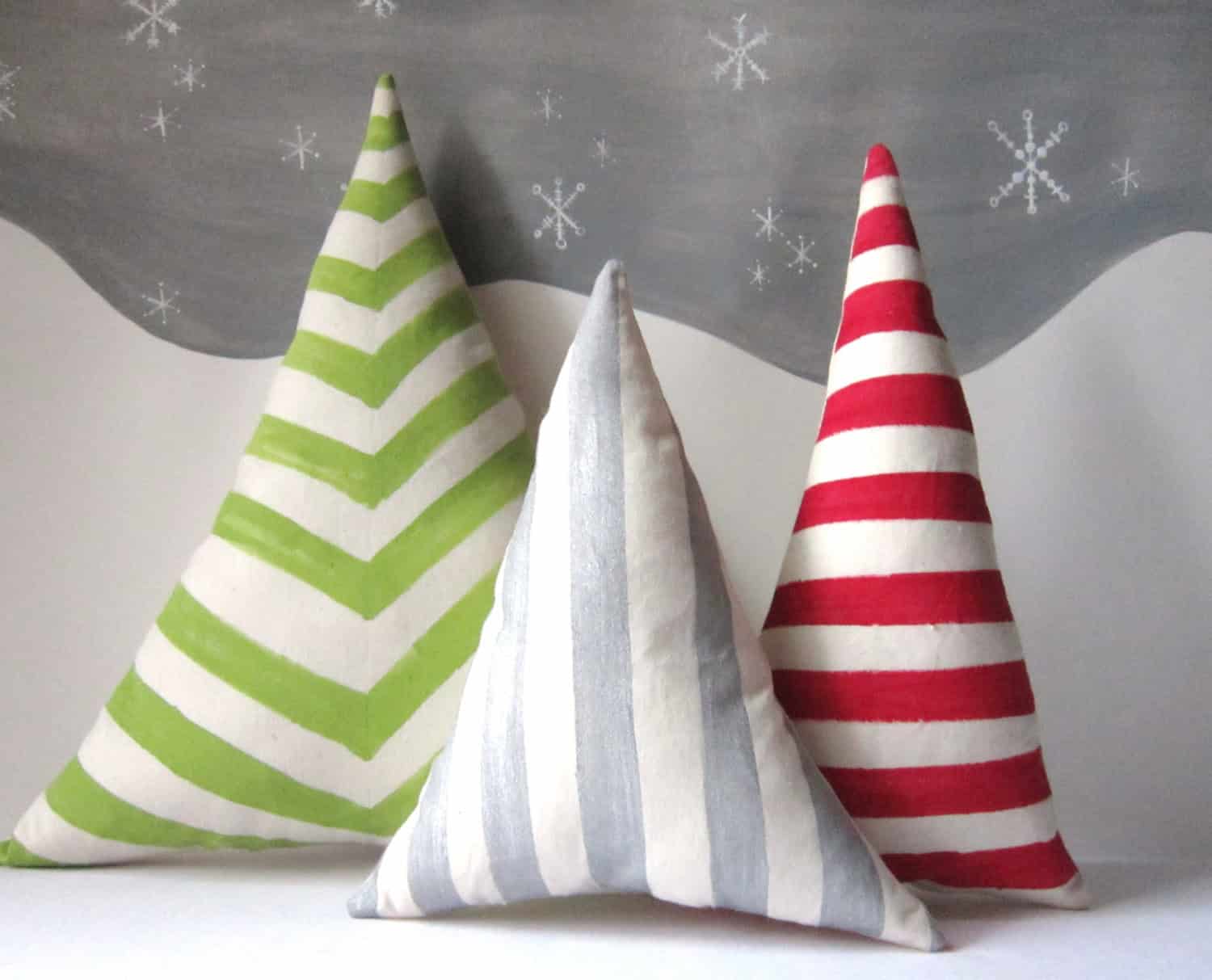 Christmas Tree Forest Pillows Another Collection of 17 Christmas Pillow Designs (13)