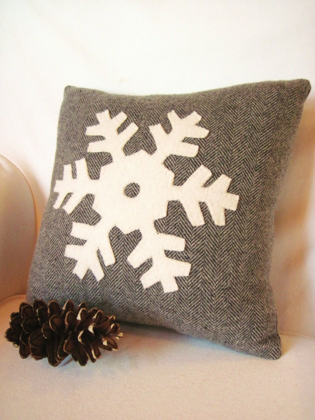 Another Collection of 17 Christmas Pillow Designs