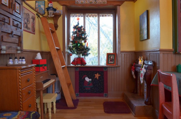 Stunning Tree house For Kids Decorated In The Spirit Of Christmas