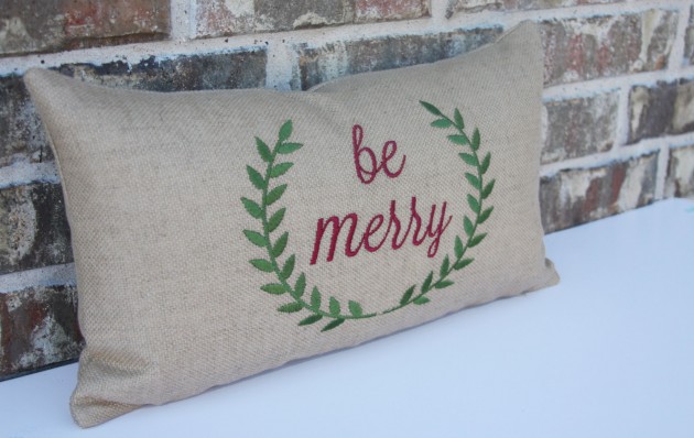 16 Charming Christmas Decoration Ideas with Pillows (2)