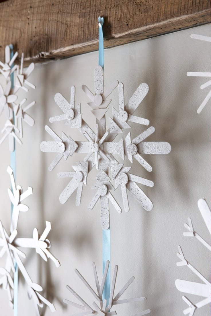 28 Cute DIY Snowflake Ideas 17