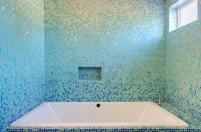 25 Charming Glass Mosaic Tiles Design Ideas For Adorable Bathroom 18
