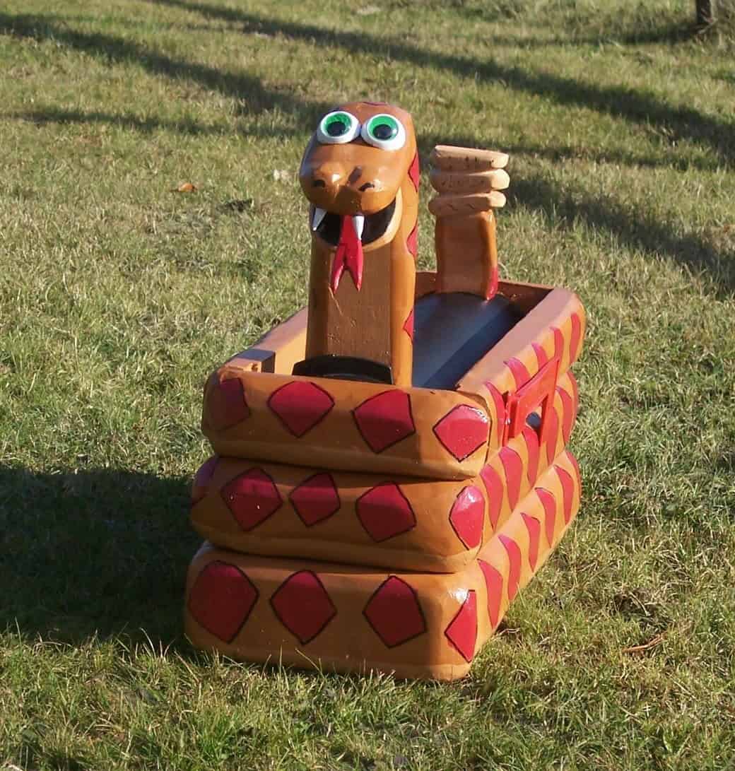 Rattle Snake mailbox 20 Beautiful Handmade Mailbox Designs (11)