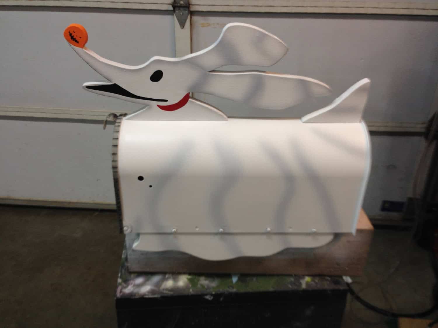 Nightmare Before Christmas Zero mailbox with Tombstone 20 Beautiful Handmade Mailbox Designs (6)