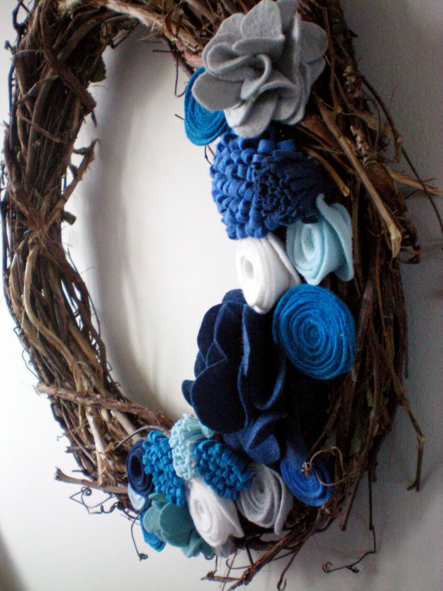 24 Whimsical Handmade Christmas Wreath Ideas (13)