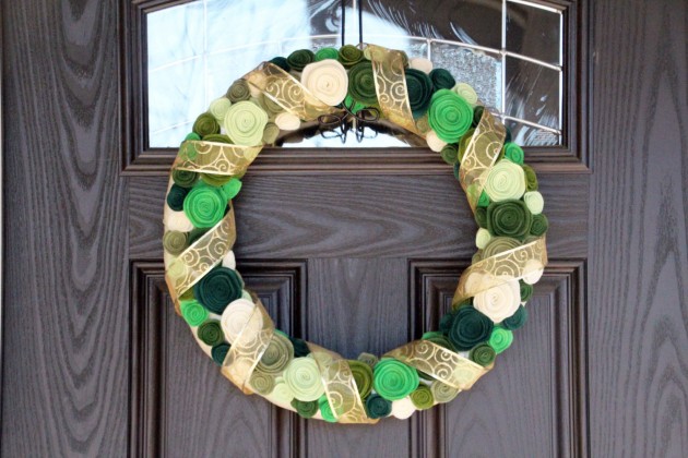 24 Whimsical Handmade Christmas Wreath Ideas (22)