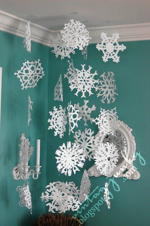 28 Cute DIY Snowflake Ideas