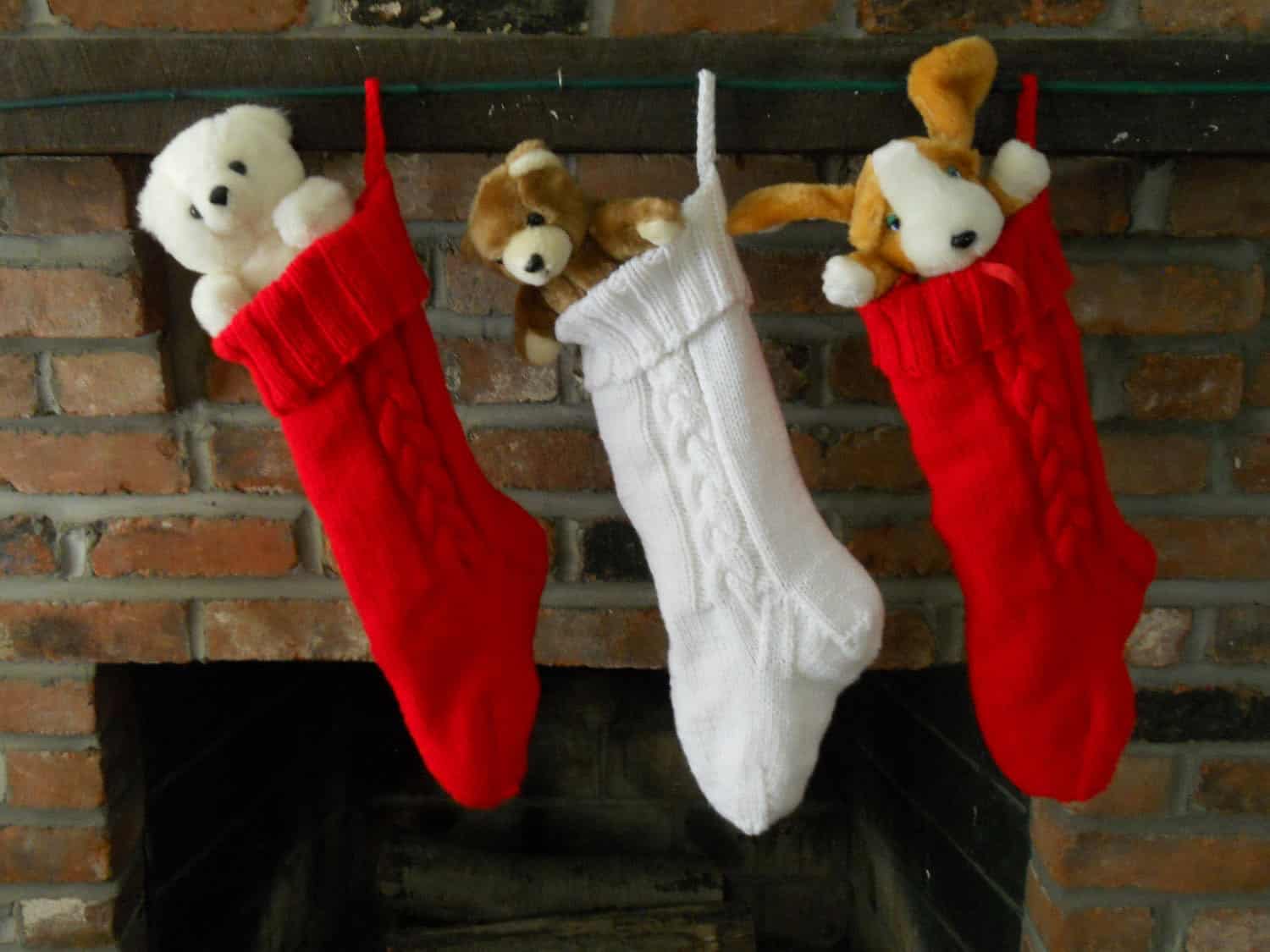 Hand Knit Christmas Stockings Use Christmas Stockings as Christmas Decorations - 15 Designs (14)