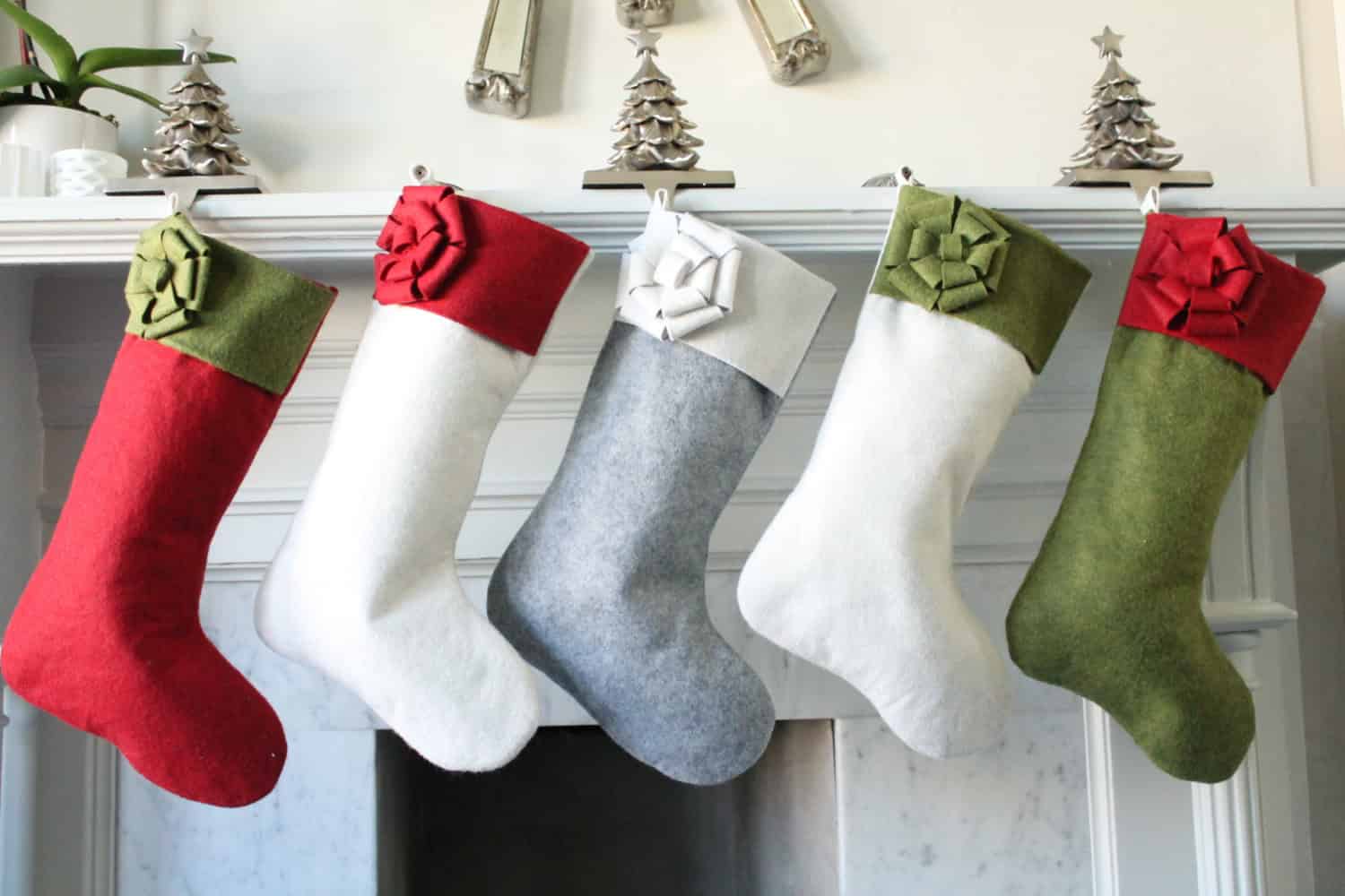 Modern Classic Wool Felt Christmas Stockings Use Christmas Stockings as Christmas Decorations - 15 Designs (15)