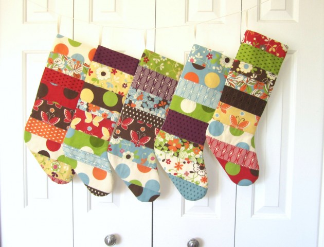 Use Christmas Stockings as Christmas Decorations - 15 Designs (3)