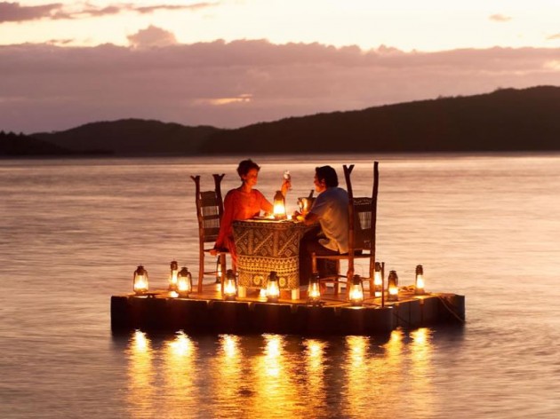 23 Breathtaking Outdoor Romantic Table Decorations