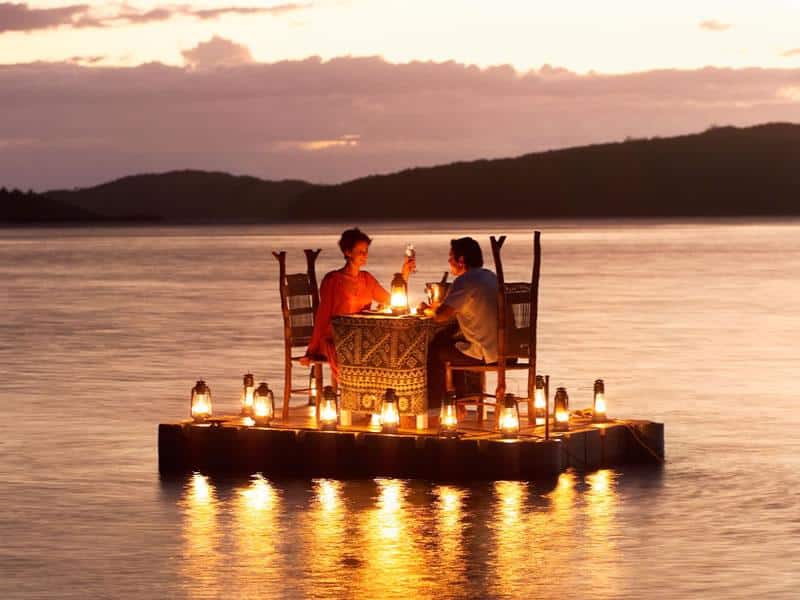 23 Breathtaking Outdoor Romantic Table Decorations 11