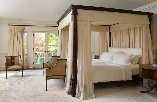 34 Dream Romantic Bedrooms With Canopy Beds 12