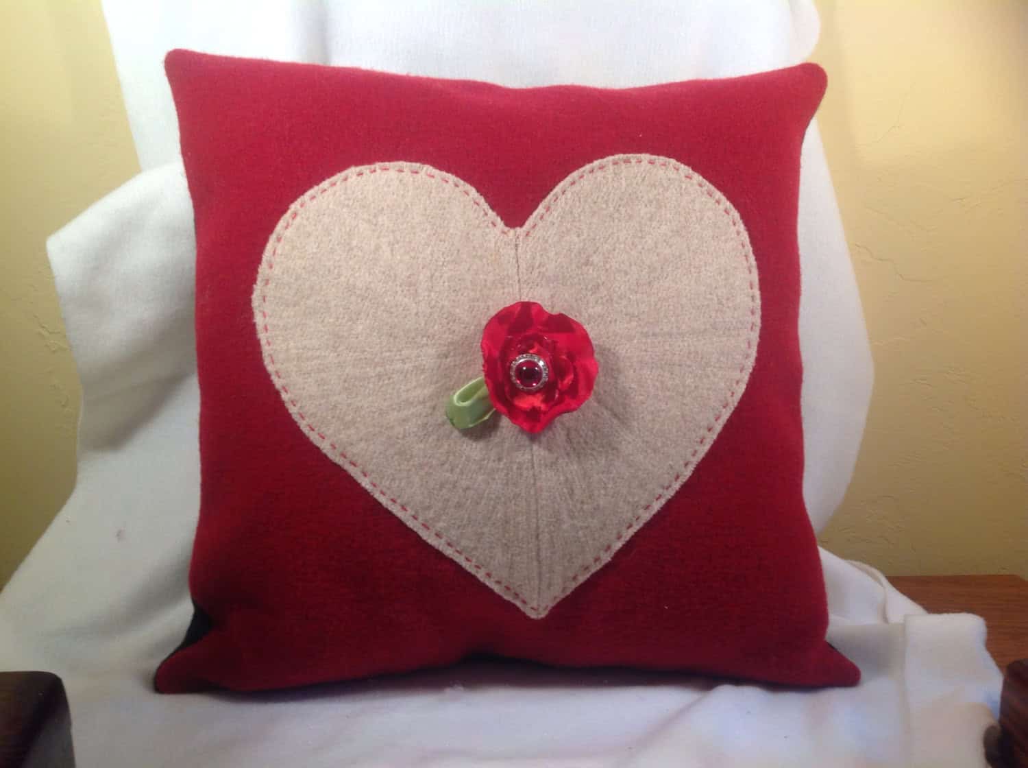 Wool appliqué pillow 17 Fascinating Handmade Valentine's Day Pillow Designs (12)